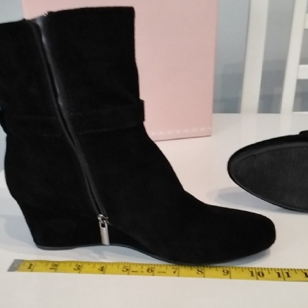 Bandolino Women's Black Suede Ankle Boots - Picture 10 of 12